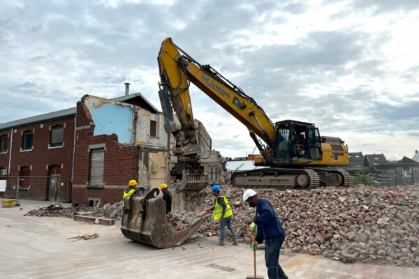 Demolition d'immeuble sur le site d'Everzinc (Angleur)