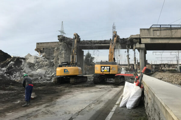 Démolition d'un pont pour le chantier du tram à Liège